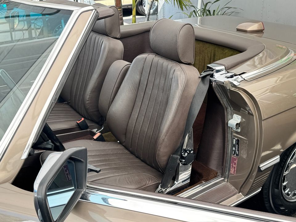 1987 Mercedes-Benz 560-Class