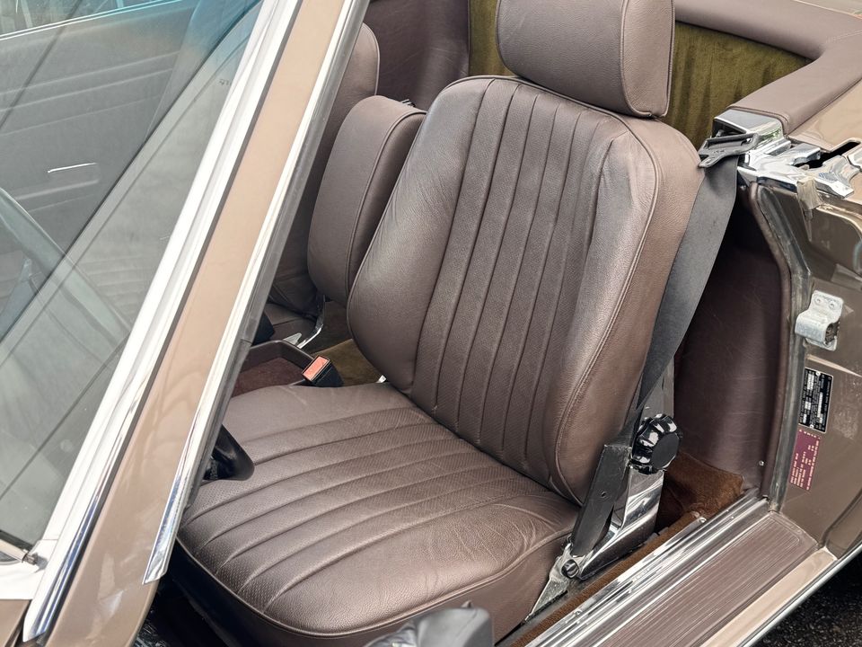 1987 Mercedes-Benz 560-Class