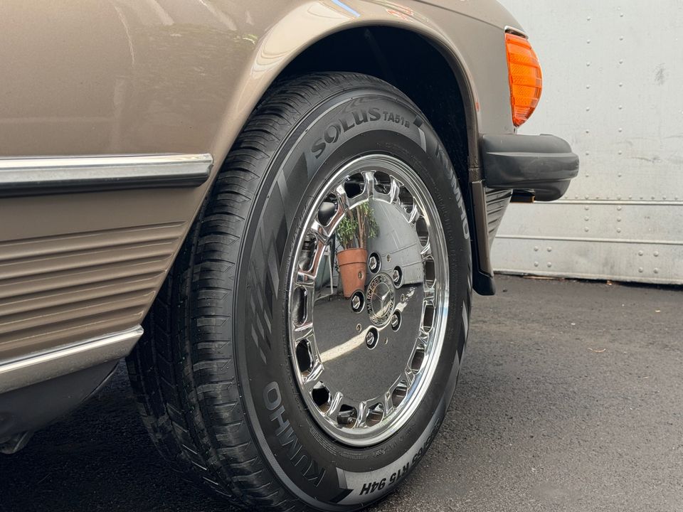 1987 Mercedes-Benz 560-Class