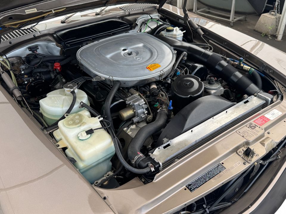 1987 Mercedes-Benz 560-Class