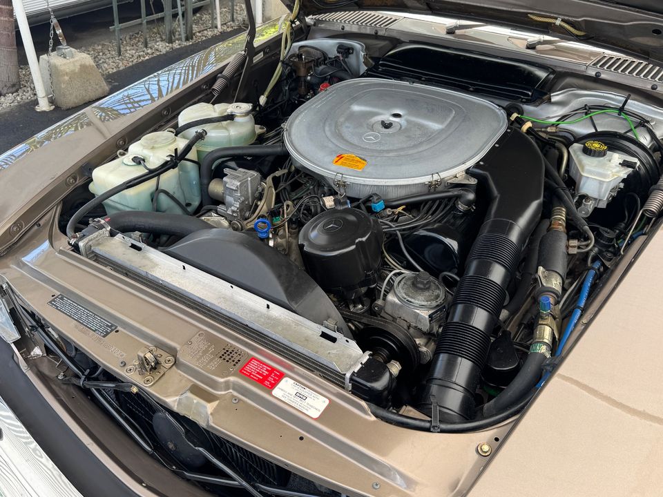 1987 Mercedes-Benz 560-Class