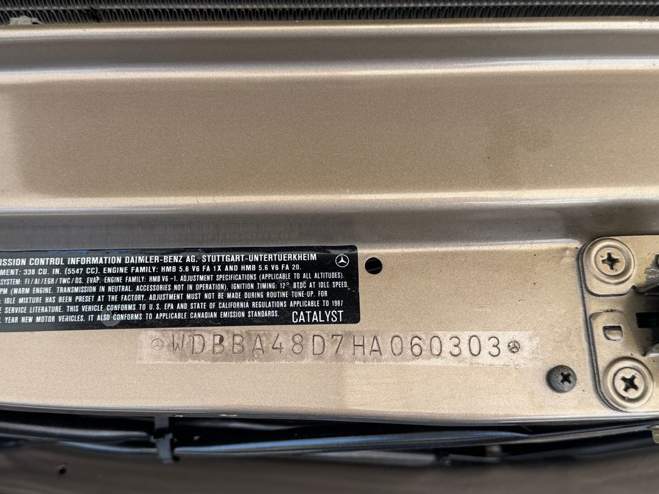 1987 Mercedes-Benz 560-Class