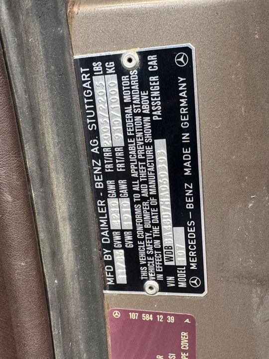 1987 Mercedes-Benz 560-Class