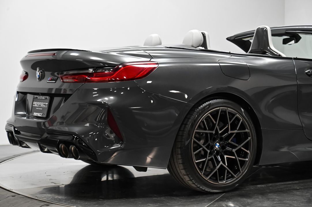 2022 BMW M8
