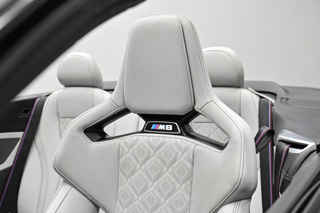 2022 BMW M8