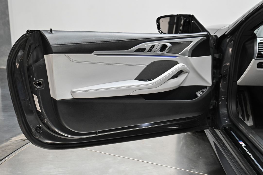 2022 BMW M8