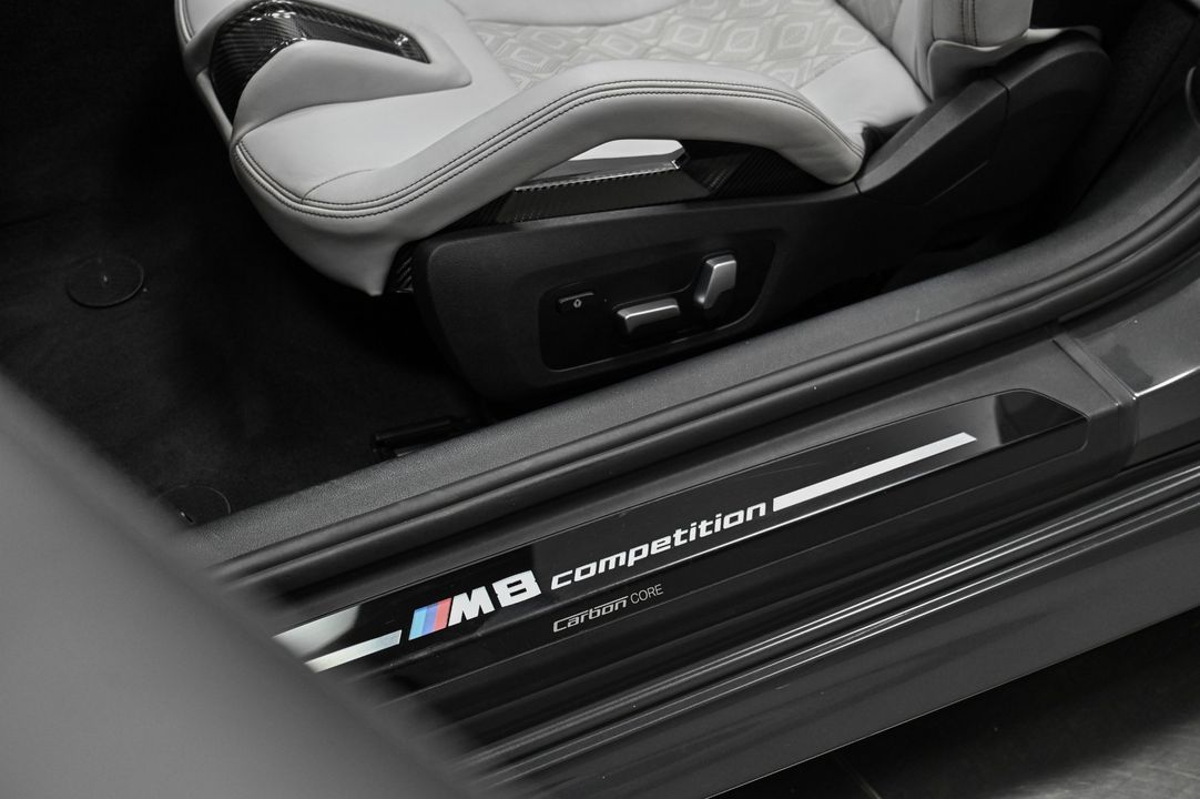 2022 BMW M8