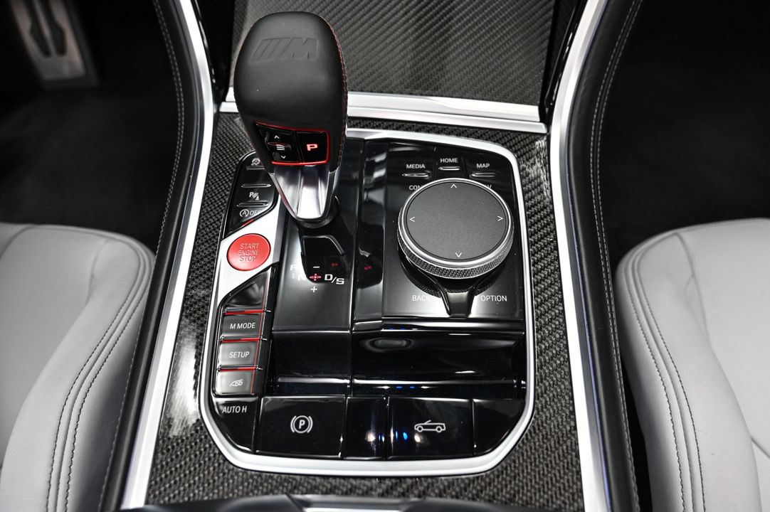 2022 BMW M8