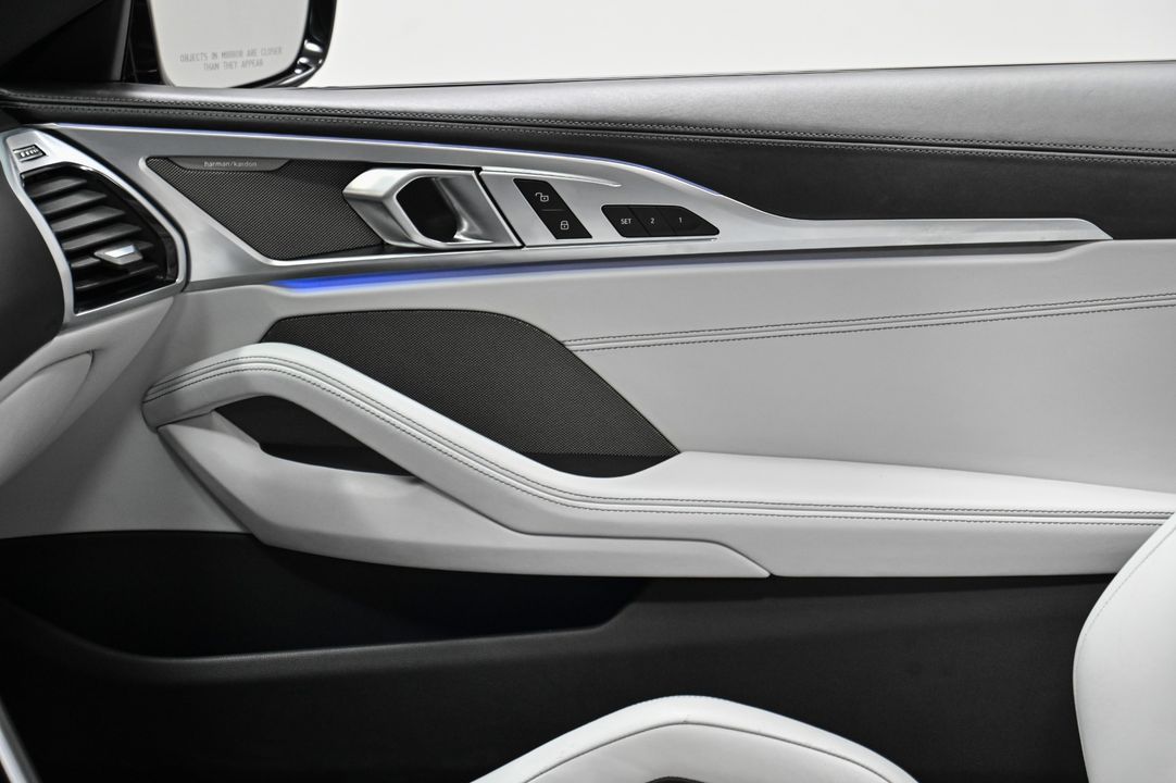 2022 BMW M8