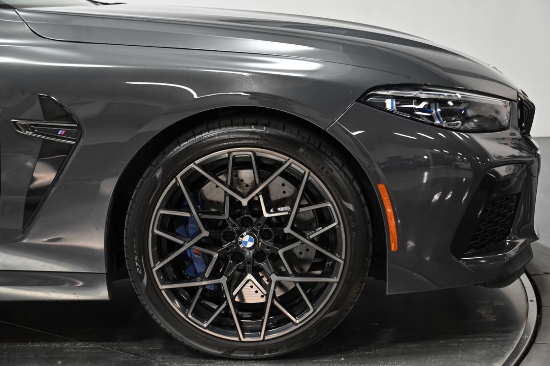 2022 BMW M8