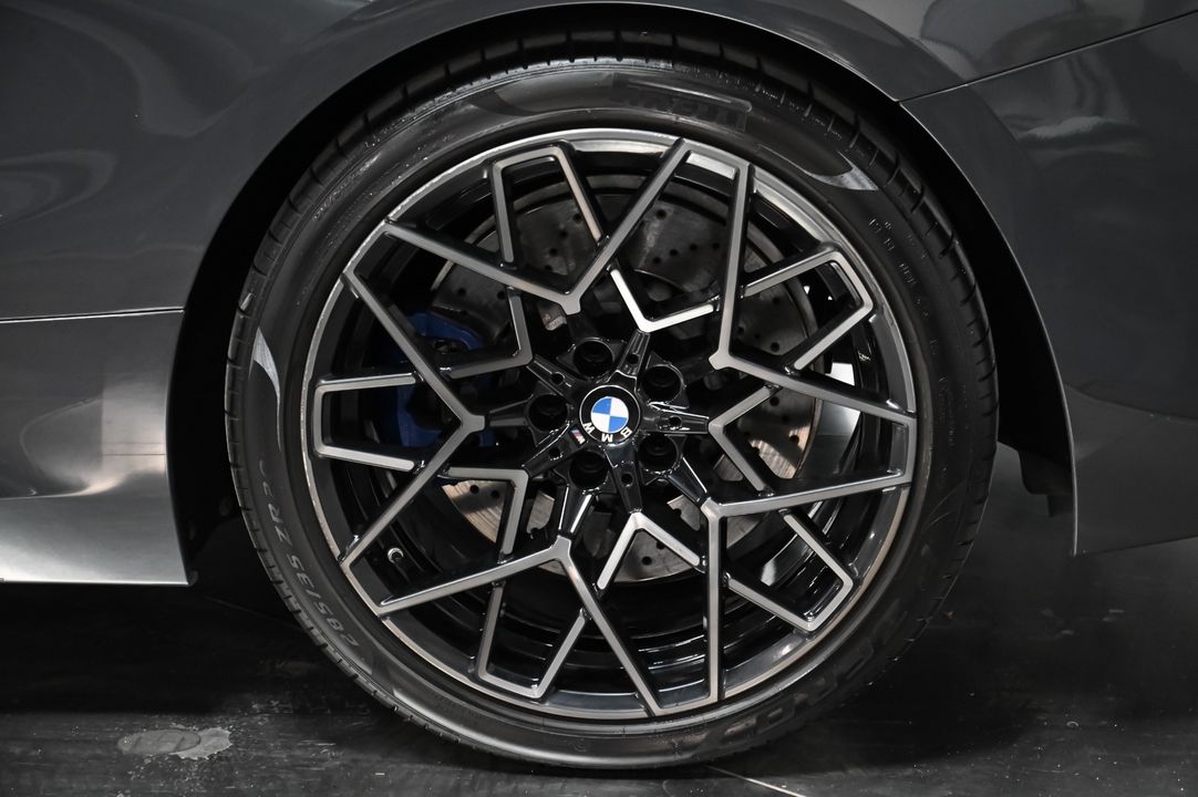 2022 BMW M8