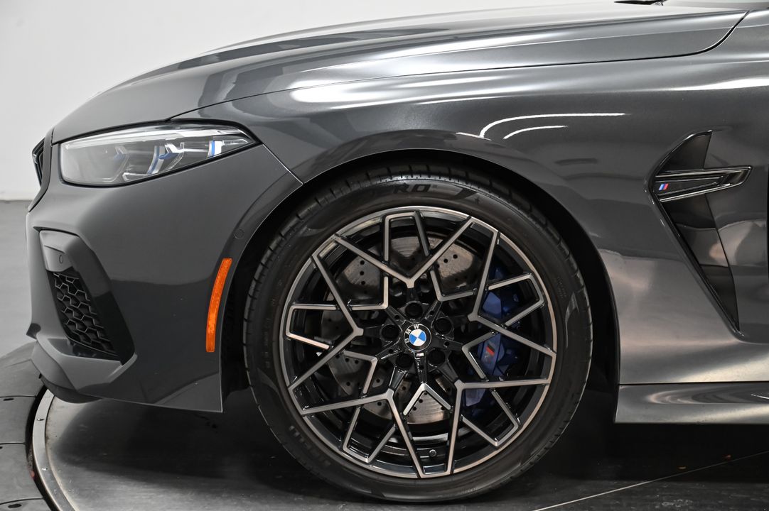 2022 BMW M8
