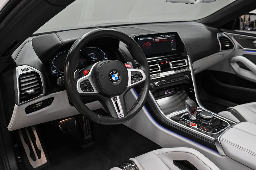 2022 BMW M8