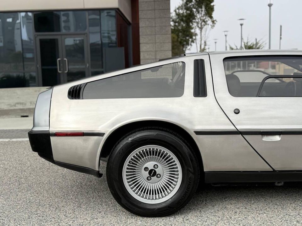 1981 DeLorean DMC-12