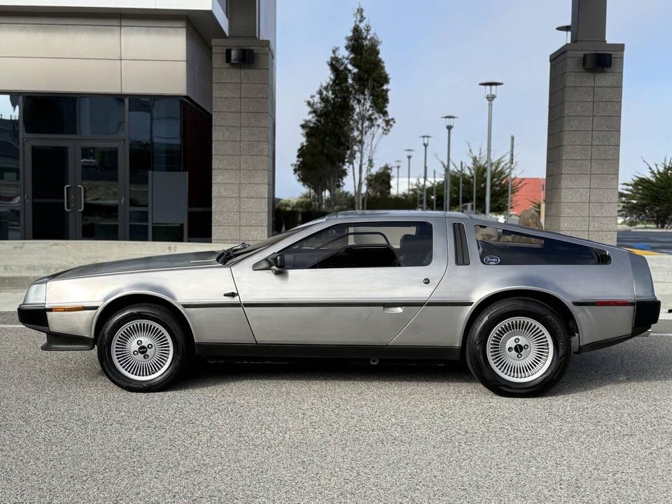 1981 DeLorean DMC-12