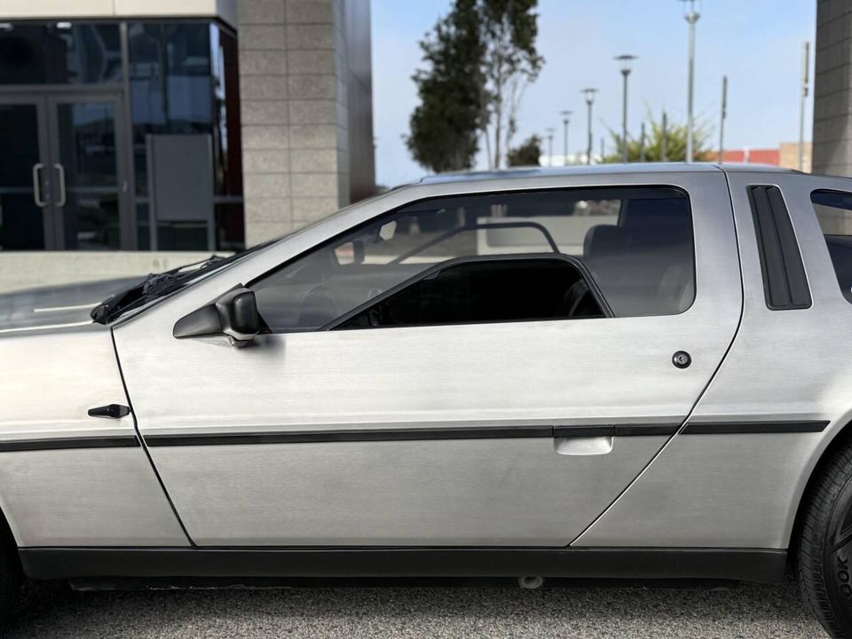 1981 DeLorean DMC-12