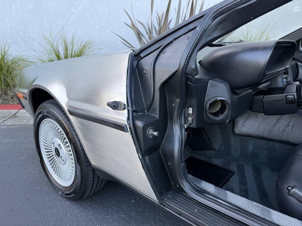 1981 DeLorean DMC-12