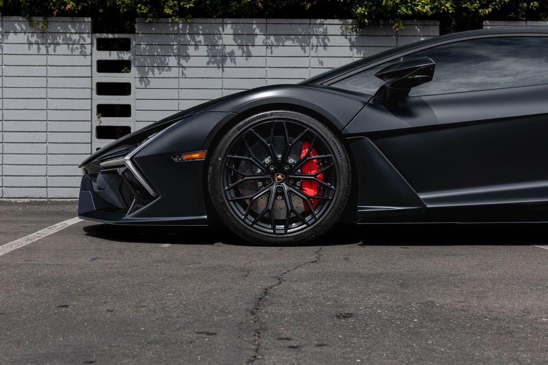 2024 Lamborghini Revuelto