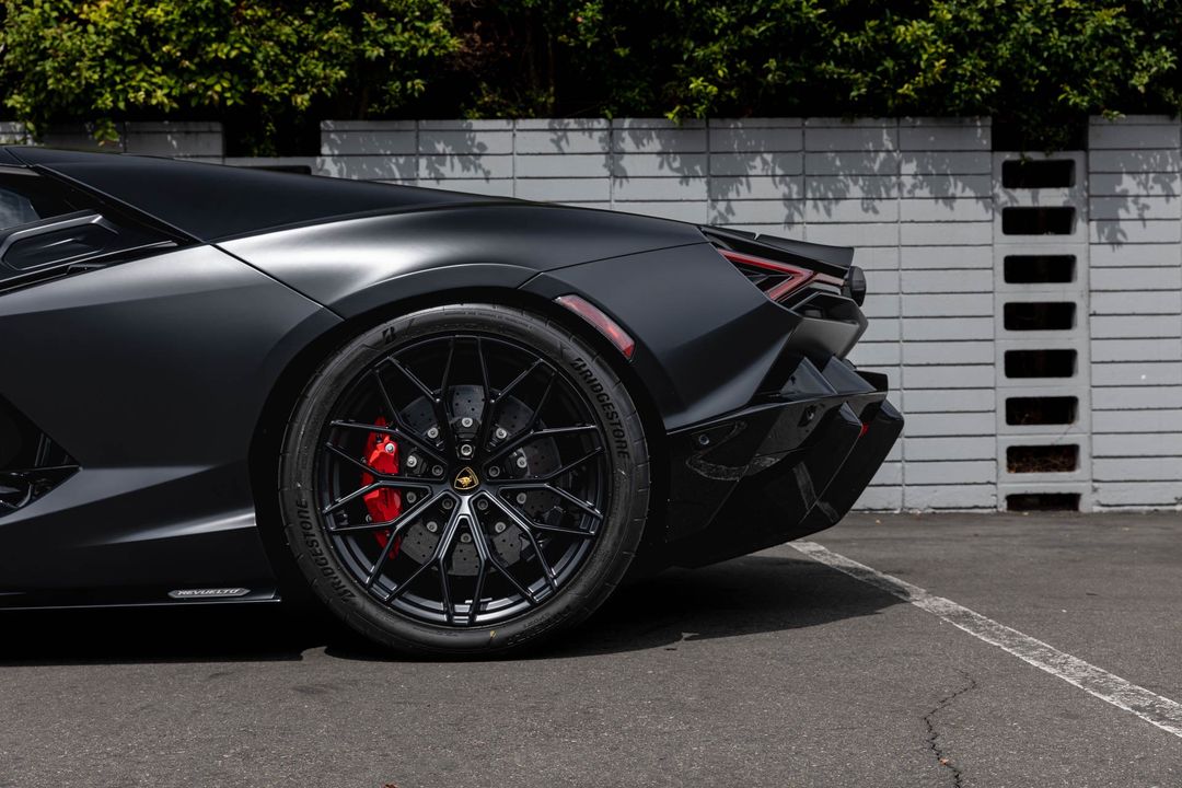 2024 Lamborghini Revuelto