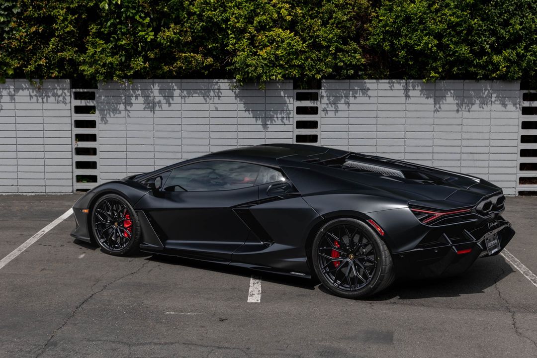2024 Lamborghini Revuelto