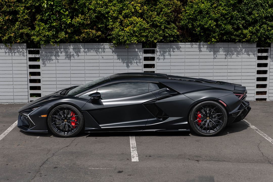 2024 Lamborghini Revuelto