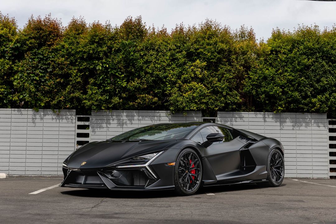 2024 Lamborghini Revuelto