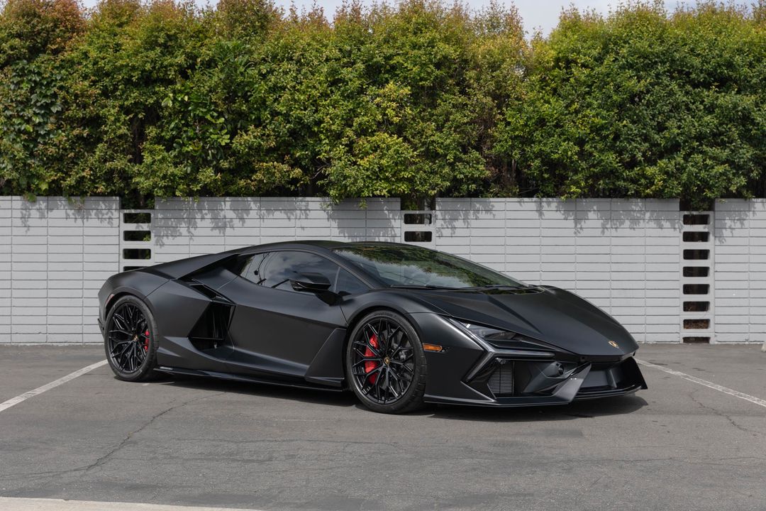 2024 Lamborghini Revuelto