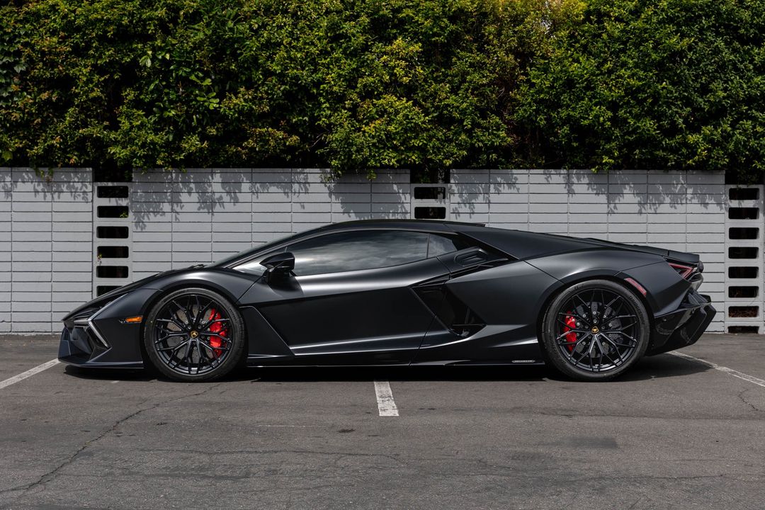 2024 Lamborghini Revuelto