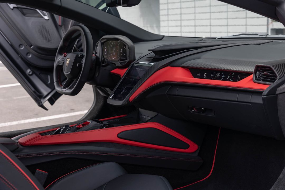 2024 Lamborghini Revuelto