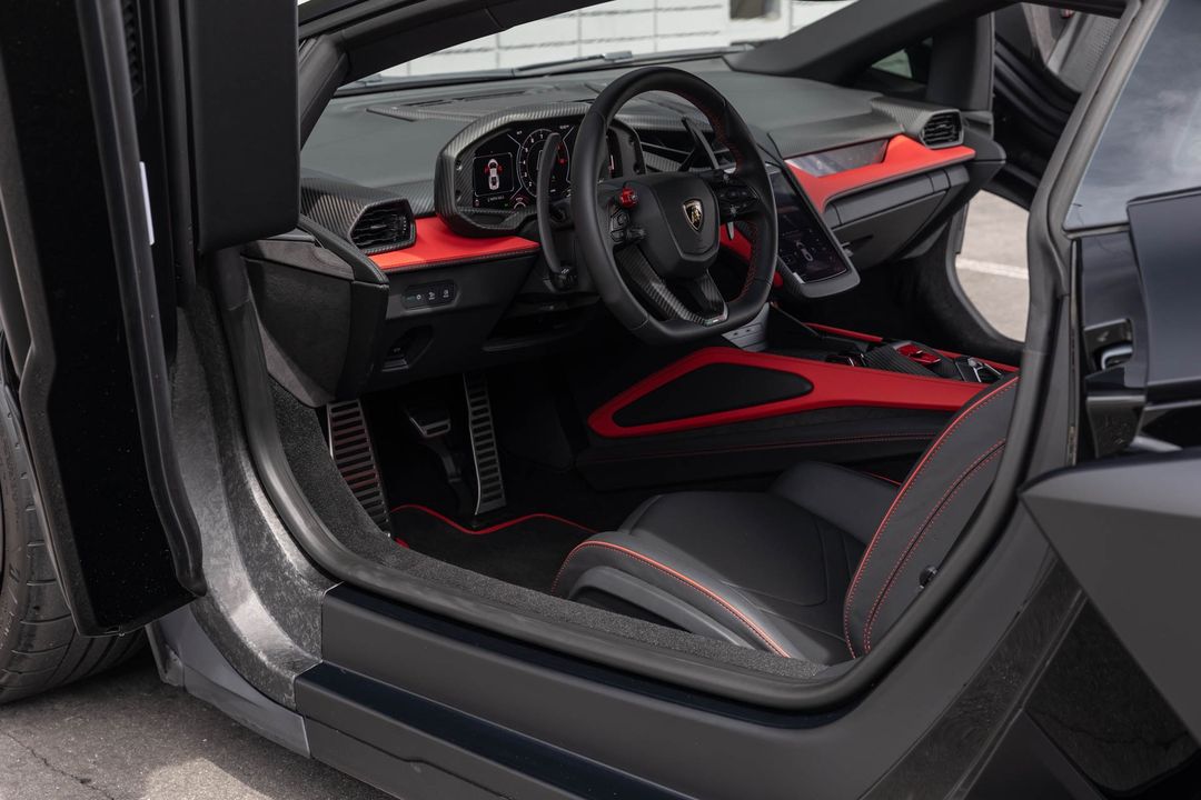 2024 Lamborghini Revuelto