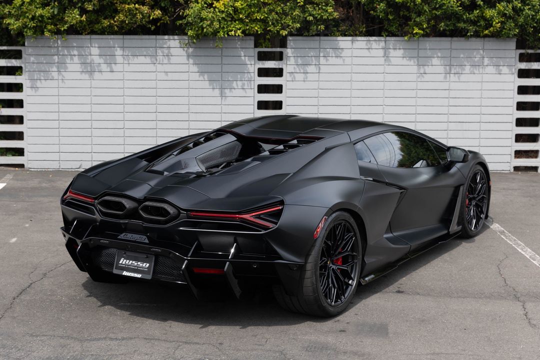 2024 Lamborghini Revuelto