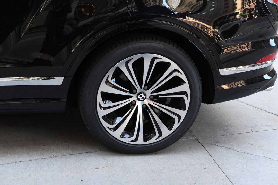 2025 Bentley Bentayga