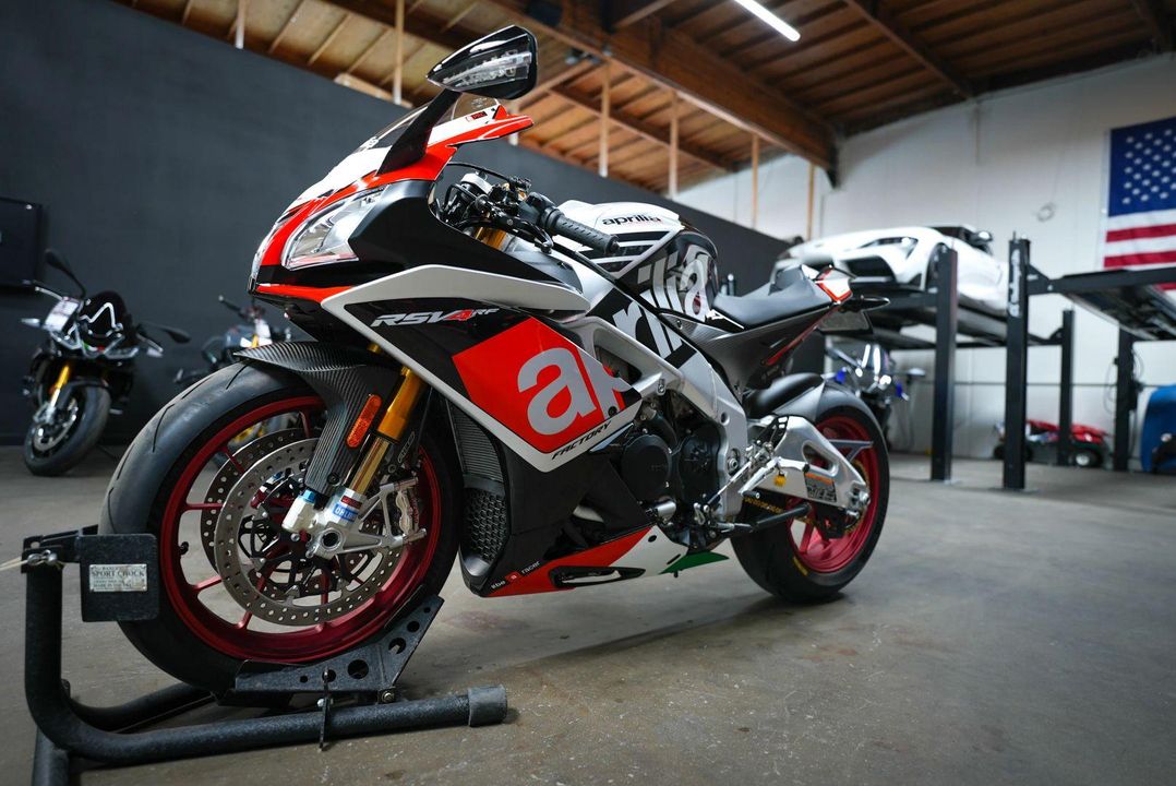 2016 Aprilia RSV4 RF