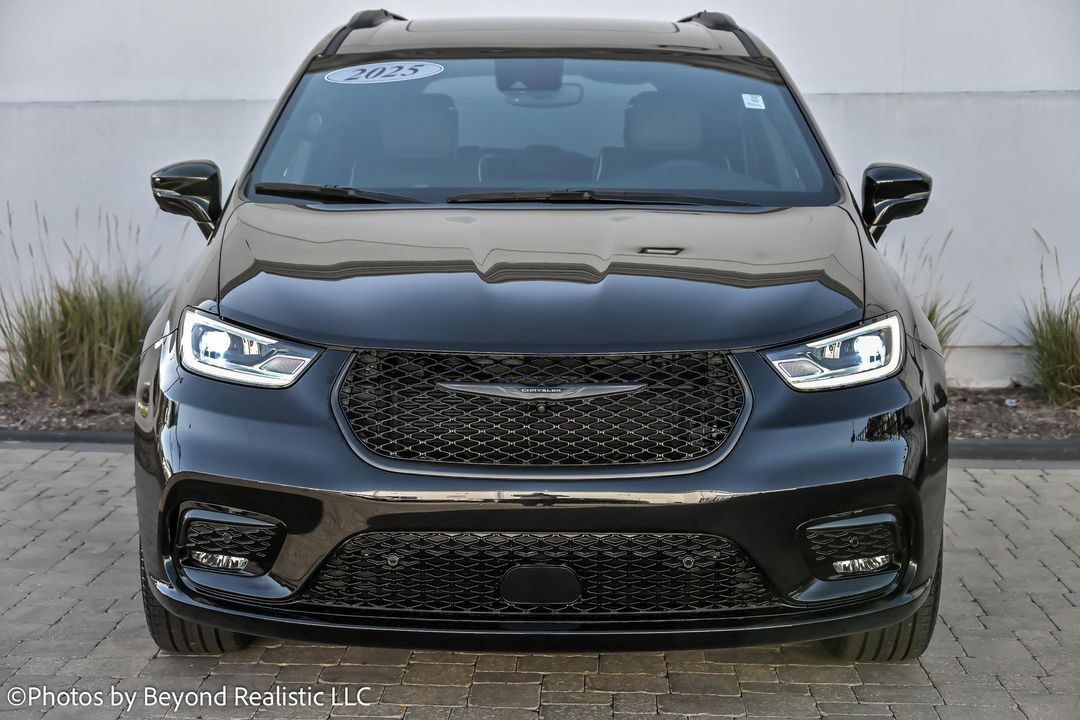 2025 Chrysler Pacifica