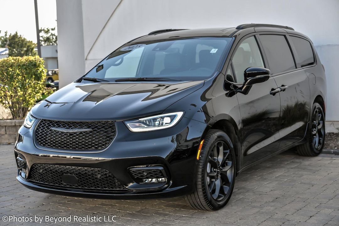 2025 Chrysler Pacifica
