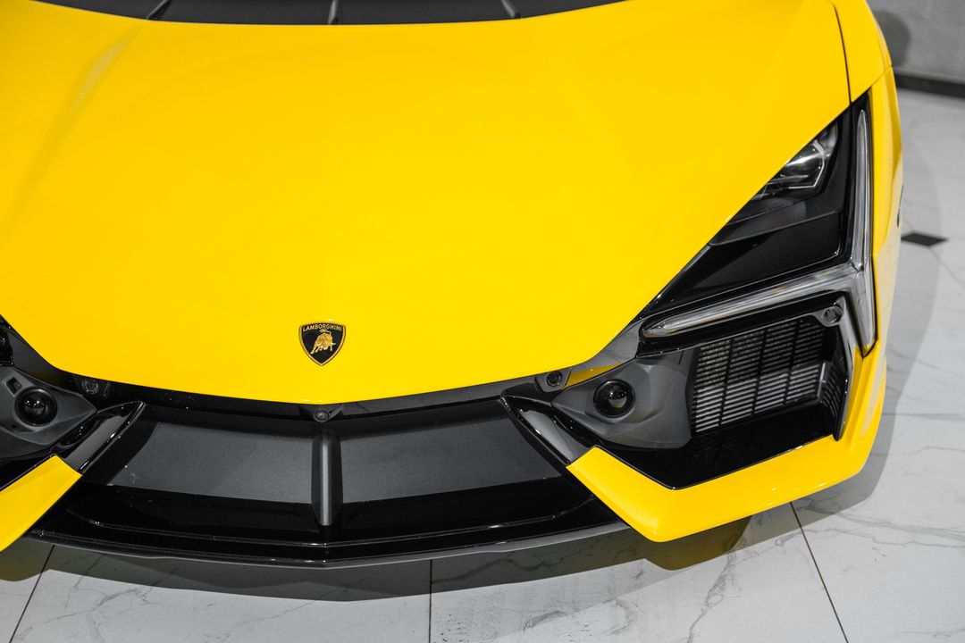 2024 Lamborghini Revuelto