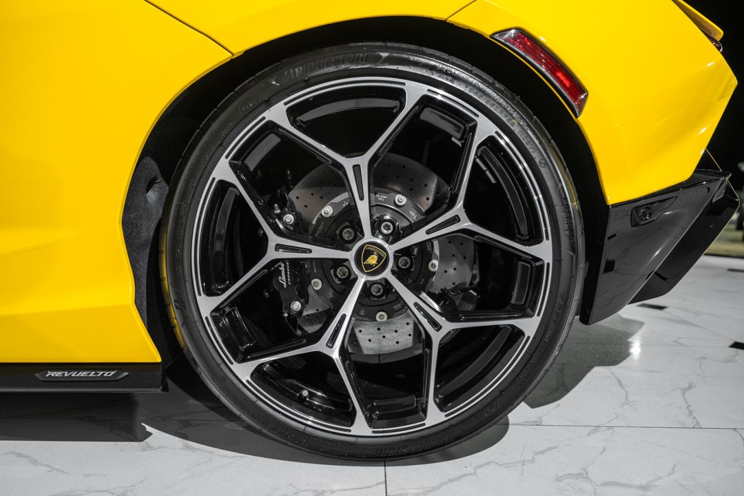 2024 Lamborghini Revuelto