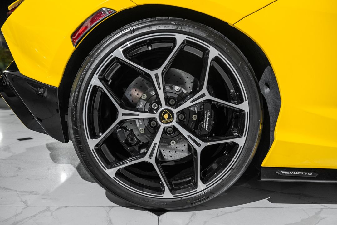 2024 Lamborghini Revuelto