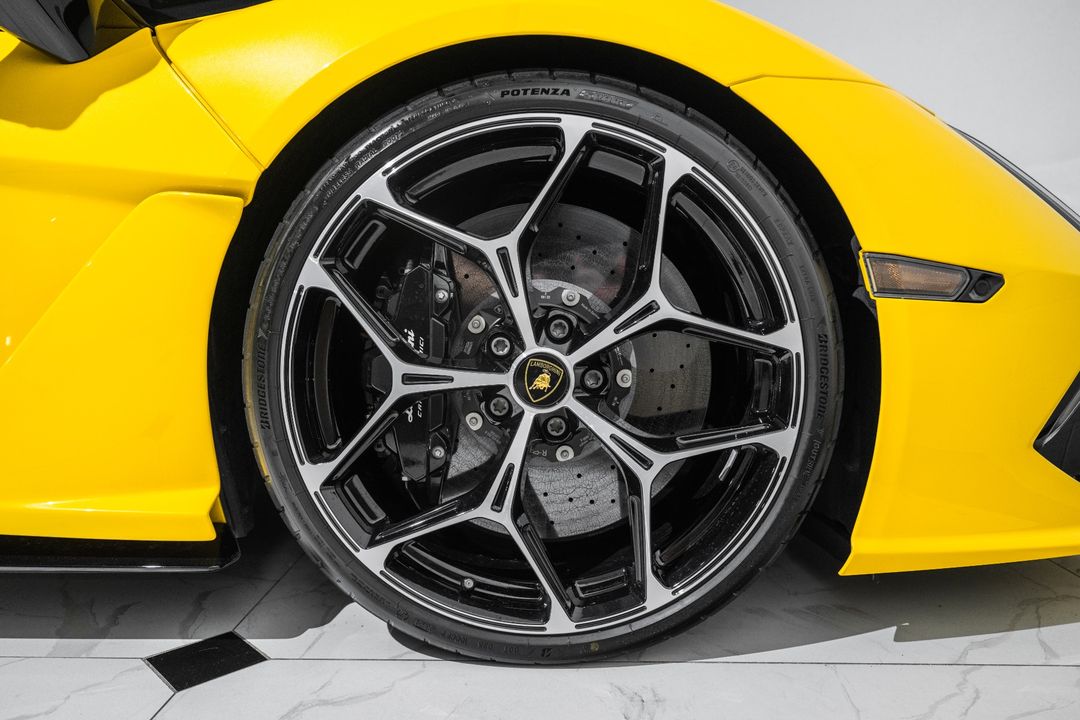 2024 Lamborghini Revuelto