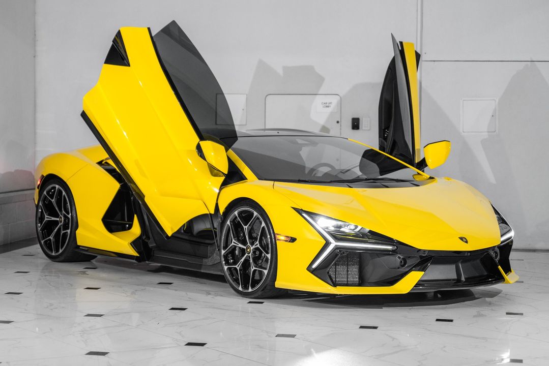 2024 Lamborghini Revuelto