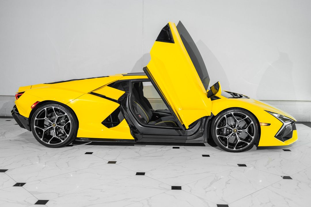 2024 Lamborghini Revuelto