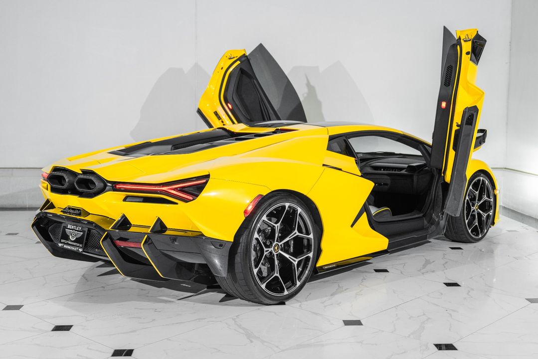 2024 Lamborghini Revuelto