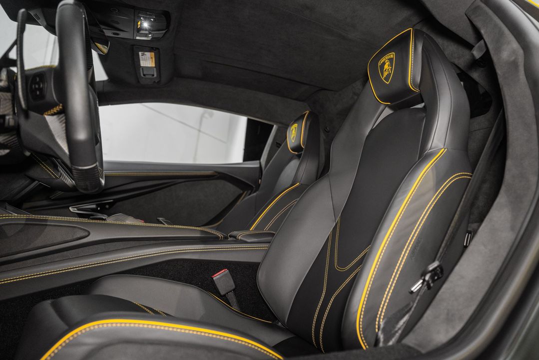 2024 Lamborghini Revuelto