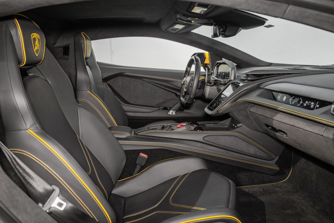 2024 Lamborghini Revuelto