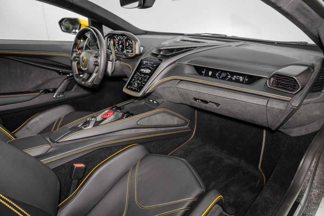 2024 Lamborghini Revuelto