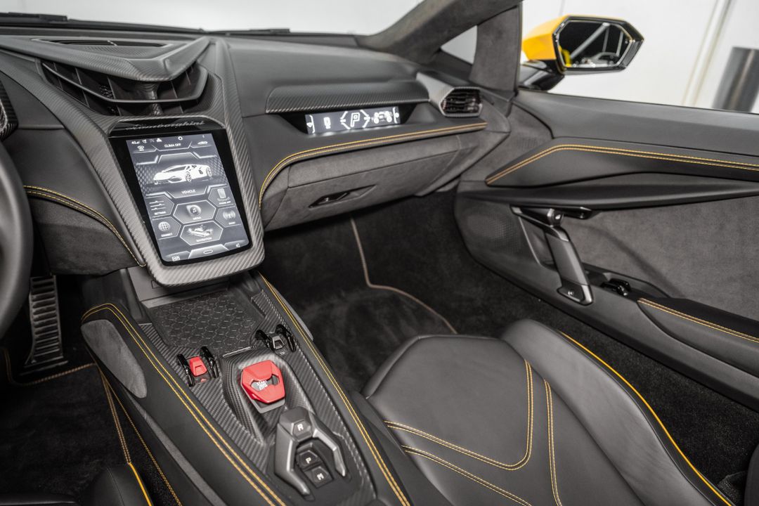 2024 Lamborghini Revuelto