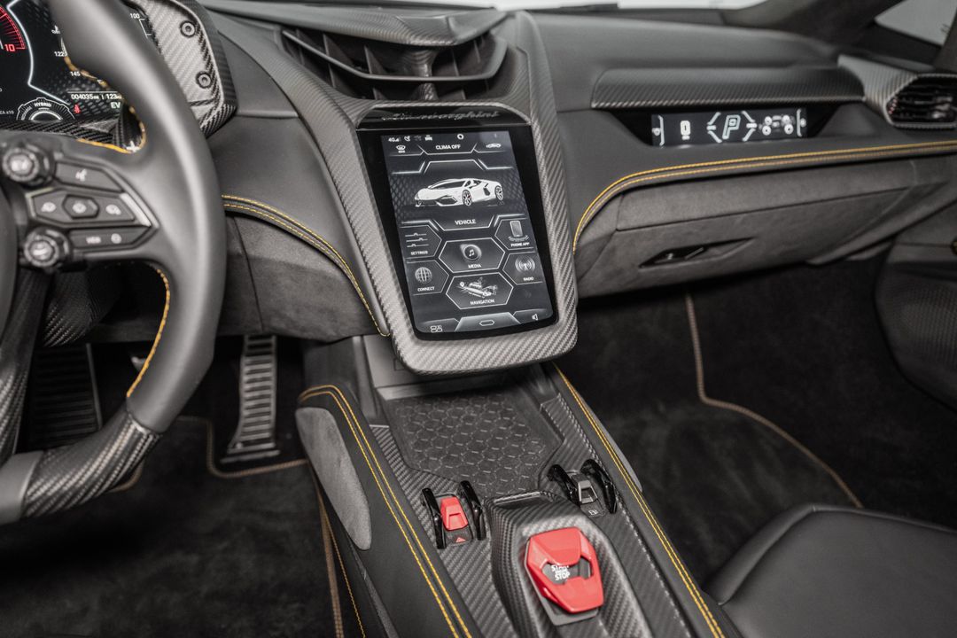 2024 Lamborghini Revuelto