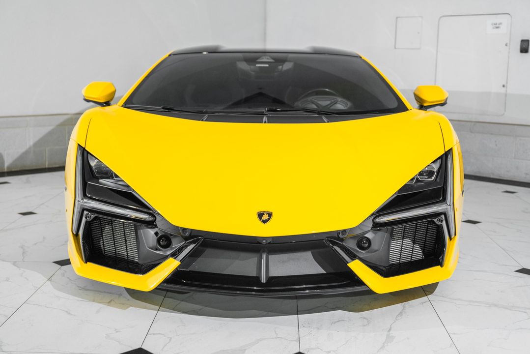2024 Lamborghini Revuelto