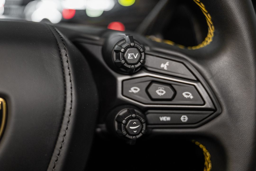 2024 Lamborghini Revuelto