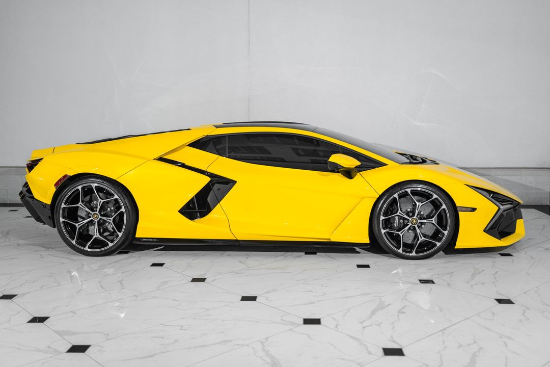 2024 Lamborghini Revuelto